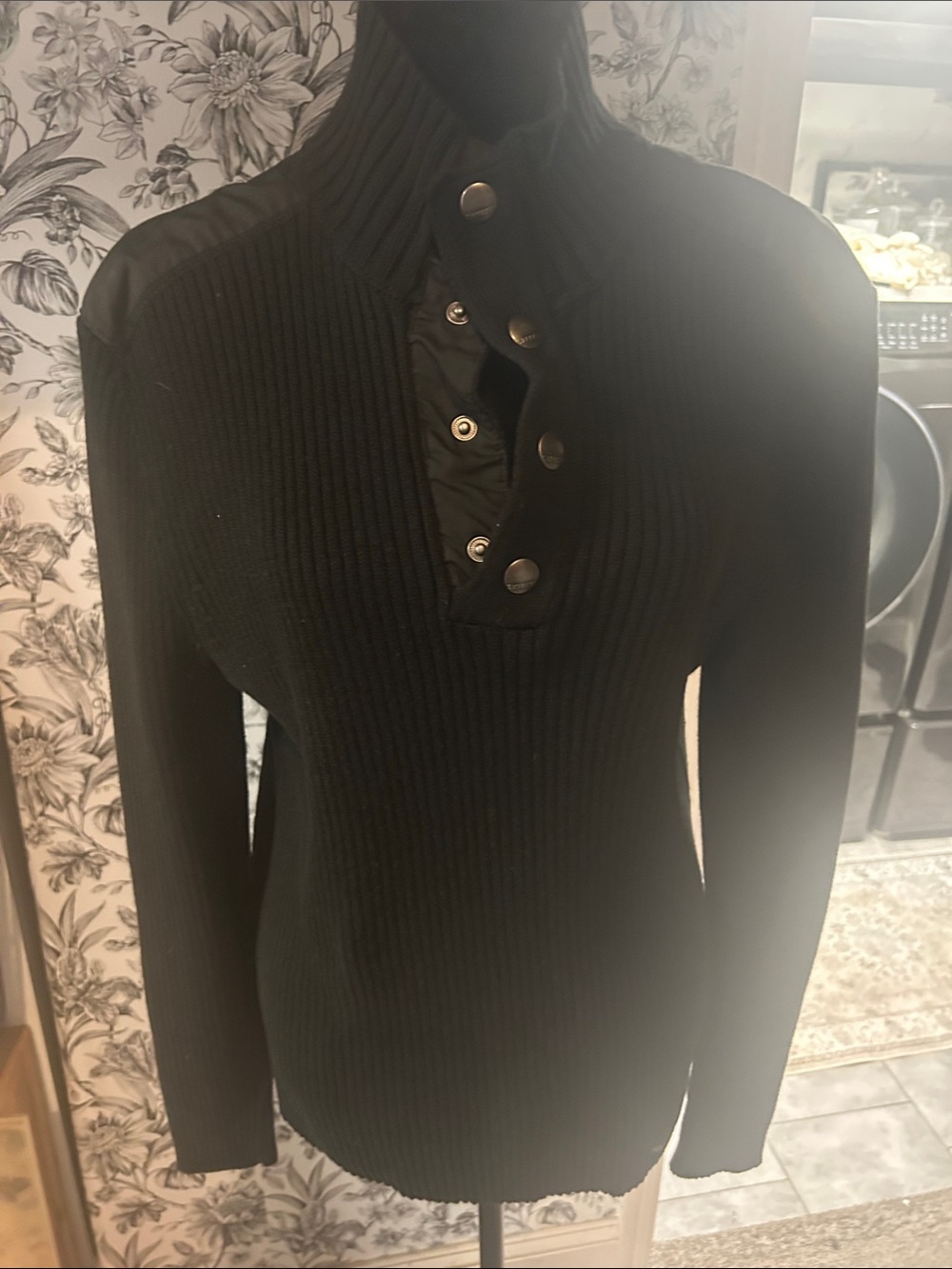 Express Black Ribbed Snap-Front V-Neck Sweater